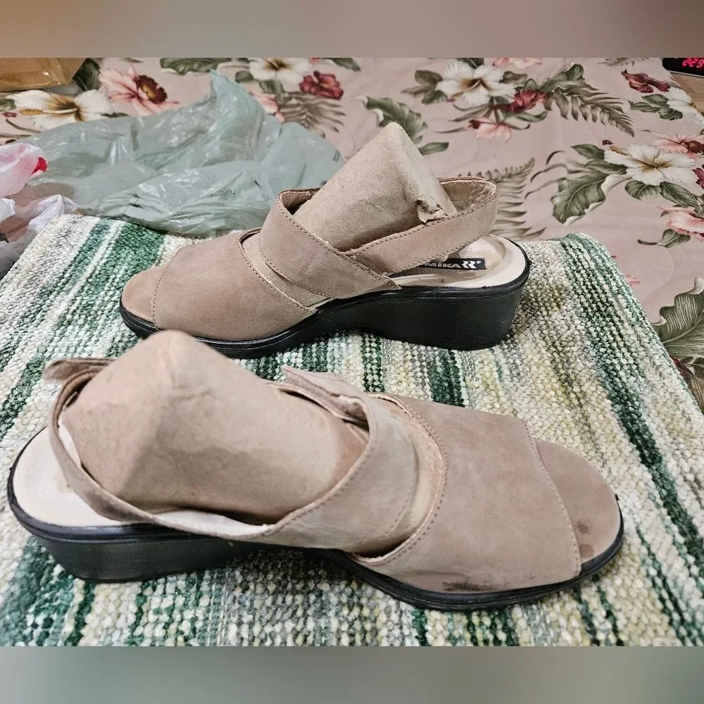 #286 ROMIKA- Tan Suede Strapped Sandals- sz. 40 (9) M - Picture 5 of 8